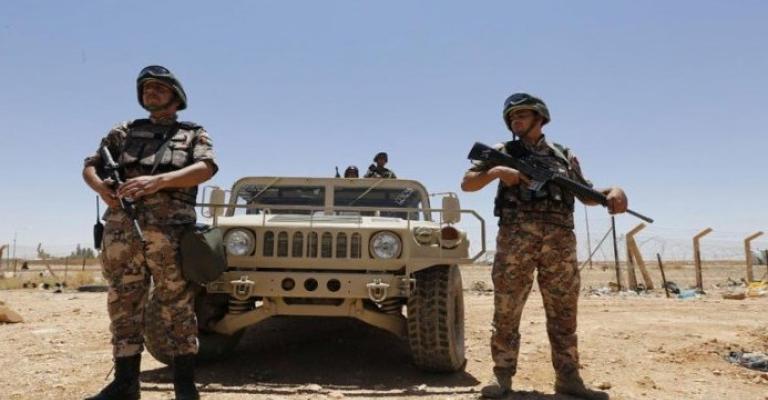 الجيش يطبق قواعد الاشتباك مع سيارة حاولت اجتياز الحدود ويحبط محاولة تسلل (صور) الجيش يطبق قواعد الاشتباك مع سيارة حاولت اجتياز الحدود ويحبط محاولة تسلل (صور)