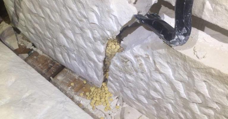 ضبط ٣٠٠ ألف حبة كبتاجون مخدرة مخبأة داخل قطع من حجر البناء ضبط ٣٠٠ ألف حبة كبتاجون مخدرة مخبأة داخل قطع من حجر البناء