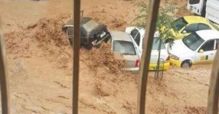 تحذيرات في الاغوار من الاقتراب من مجاري الاودية والسيول تحذيرات في الاغوار من الاقتراب من مجاري الاودية والسيول