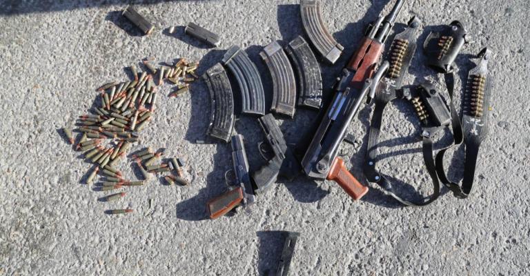 مقتل شخص بمداهمة أمنية لخيمة تخزين مخدرات في البادية الشمالية مقتل شخص بمداهمة أمنية لخيمة تخزين مخدرات في البادية الشمالية