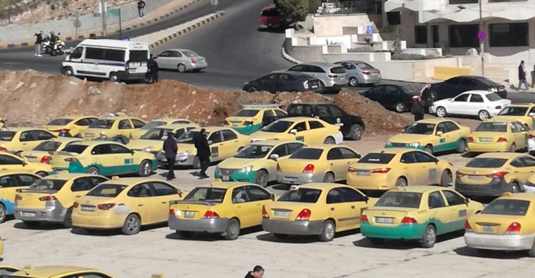 الأصفر يجدد إضرابه المفتوح أمام مجلس النواب الأصفر يجدد إضرابه المفتوح أمام مجلس النواب