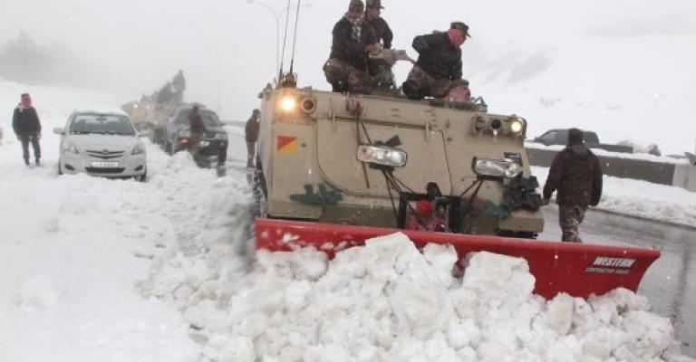 الجيش يخلي ركاب حافلة معتمرين في معان الجيش يخلي ركاب حافلة معتمرين في معان