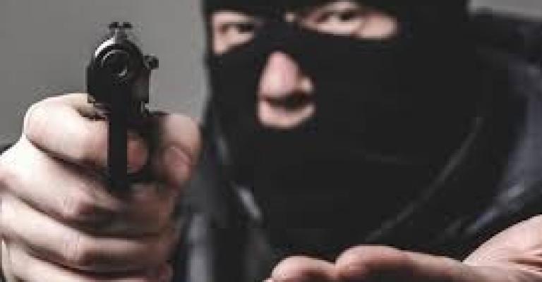 سطو على بنك قرب جسر ماركا والبحث الجنائي يضبط الفاعل سطو على بنك قرب جسر ماركا والبحث الجنائي يضبط الفاعل