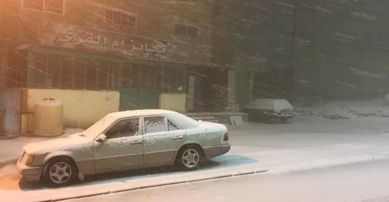 الثلوج تغطي مناطق في الطفيلة