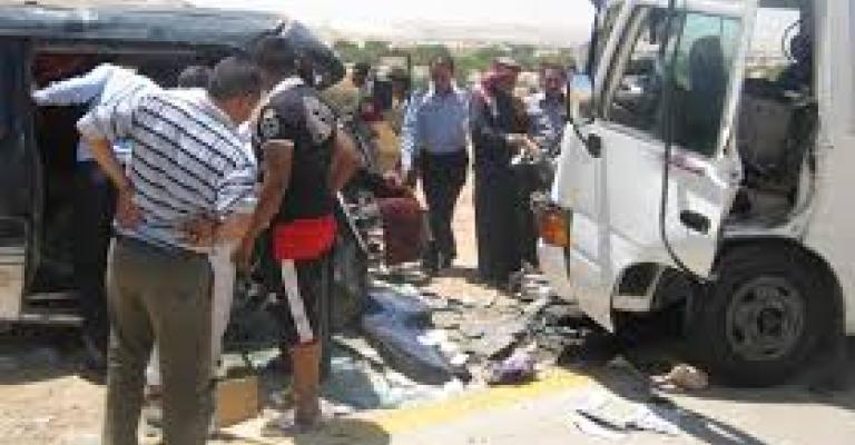 11 اصابة بتصادم حافلتين في السلط