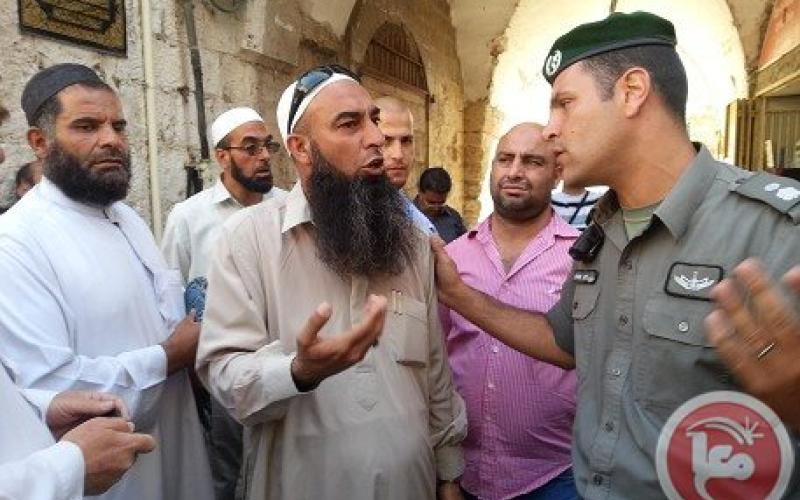 عشرات المستوطنين يقتحمون ساحات الاقصى وشرطة الاحتلال تعتقل 7 شبان