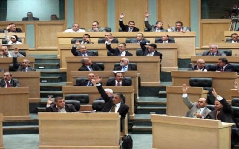 النواب هذا الأسبوع: تلويح بالاستقالة وإقرار ضريبة الدخل