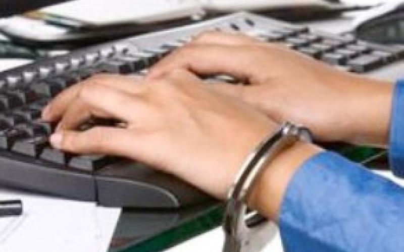 العايد: قانون الجرائم الالكترونية لن يحد من الحريات