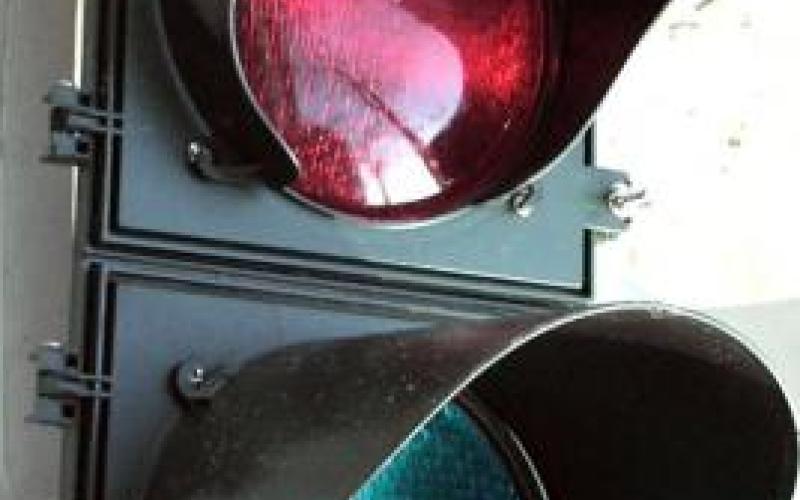 حملة تنظيف لرؤوس الإشارات الضوئية في عمان