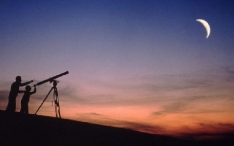 قاضي القضاة يدعو لتحري هلال العيد الأربعاء