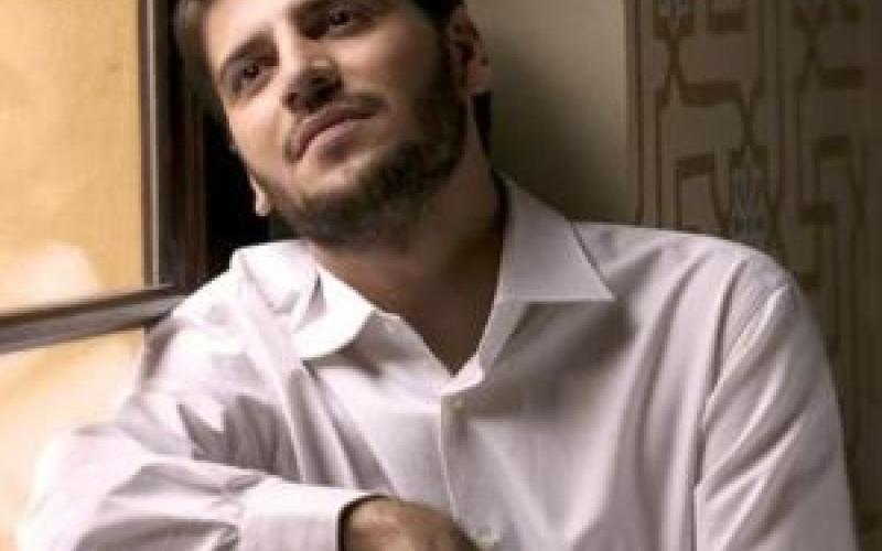 سامي يوسف يؤجل حفلته في عمان