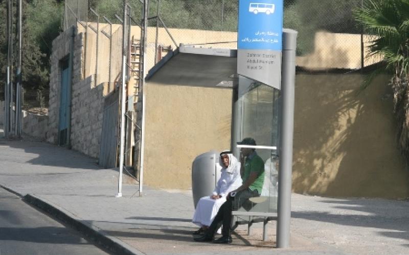 الأمانة تنجز تركيب 60 موقف حديث للباصات 