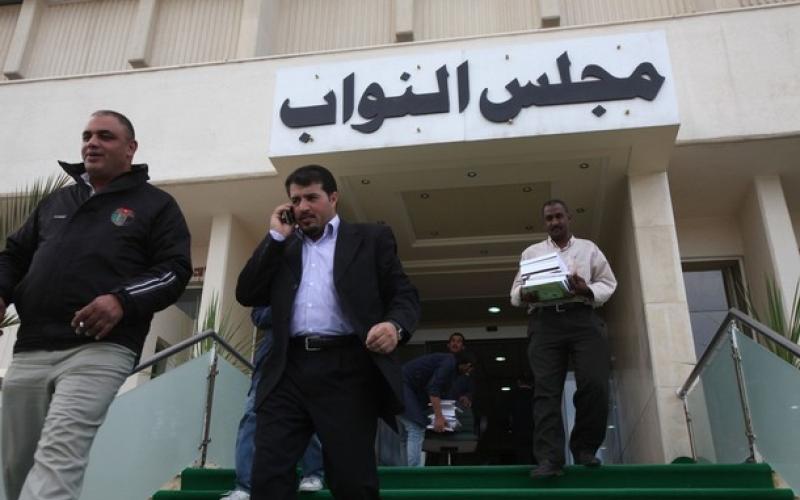  17 حزبيا و 8 وزراء سابقين و37 نائبا سابقا دخلوا البرلمان