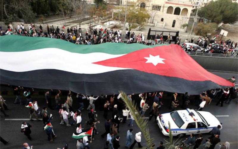  الملكية الدستورية تطالب بإعادة صياغة العقد الاجتماعي بحيث يكون الملك رأساً للدولة وليس رئيساً للسلطات