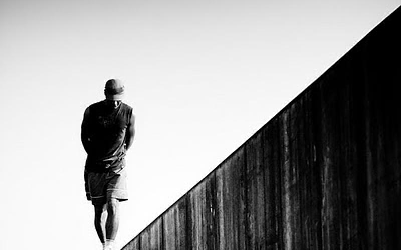 فلينزل وزراؤنا من عليائهم..