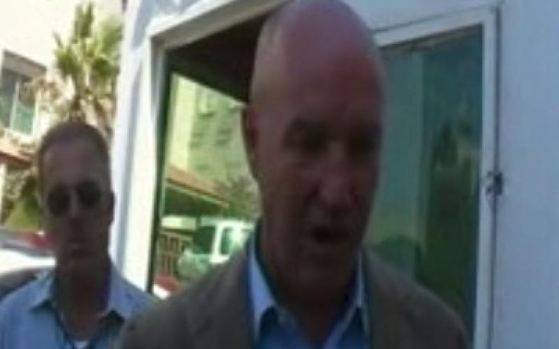 إغلاق أو فتح مخيم للاجئين شأن أردني