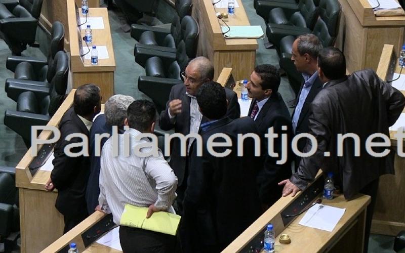 بالفيديو والاسماء: النصاب القانوني للنواب متوفر تحت القبة