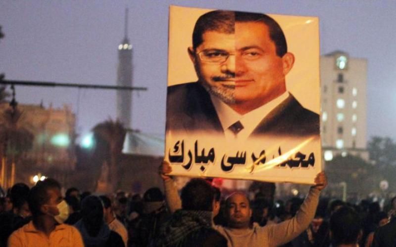 مرسي ينفي وجود خلافات مع الجيش 