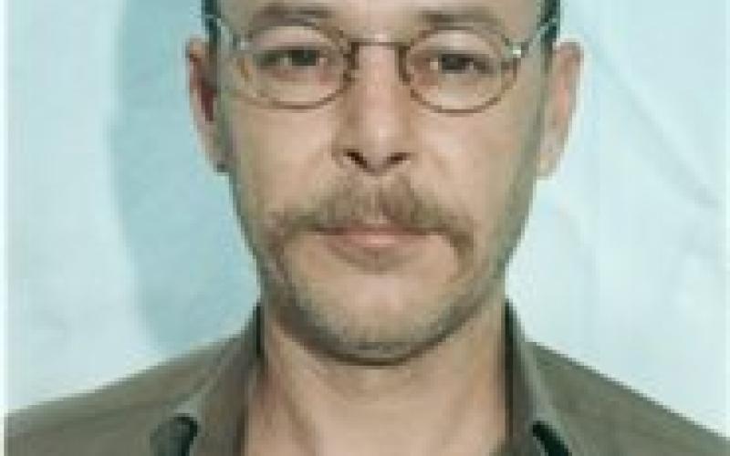 الأسير الحروب ماض بالإضراب