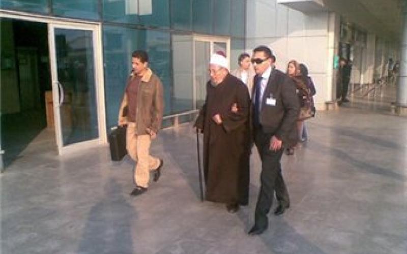 القرضاوي وعلماء دين يصلون غزة