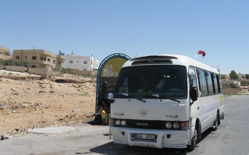 باصات الاحياء بالزرقاء..حمولات وسرعات زائدة وأشياء أخرى..(فيديو)