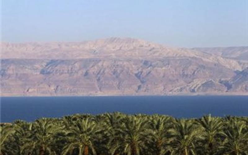 غزة:معدات لمشروع توسعة محطة تحليه مياه البحر