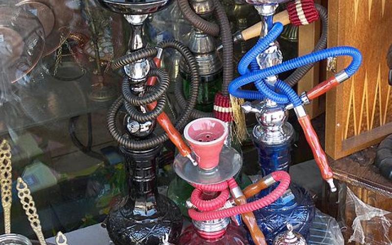 السياحة توصي بالتراجع عن منع ترخيص محلات الأراجيل