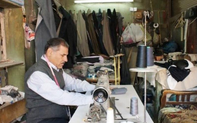 خياطو الزرقاء في مهب الريح