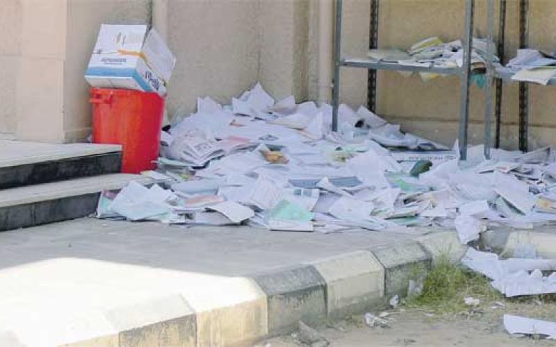  تمزيق الكتب بعد الإمتحانات .. مختصون يعتبرونها ردة فعل على كبت لازم التلاميذ طيلة العام