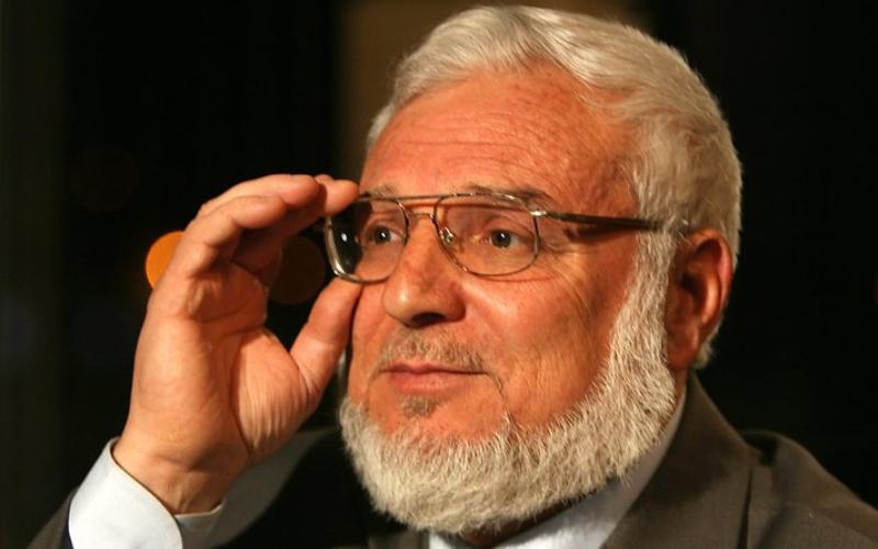 الاحتلال يعتقل عزيز دويك و40 من قيادات حماس