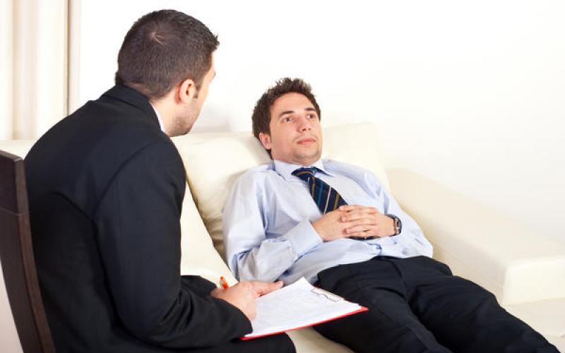 النظرة المجتمعية تعيق مراجعة العيادات النفسية