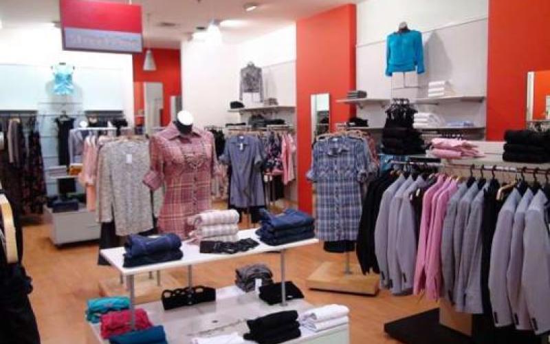 بوادر تصعيد في قطاع الألبسة والأحذية على خلفية رفع الرسوم