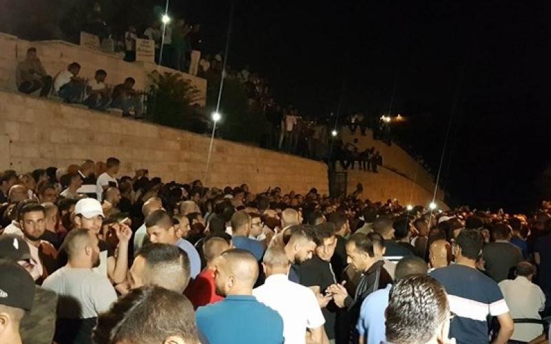 إصابات بين المصلين بمواجهات مع قوات الاحتلال بمحيط الأقصى