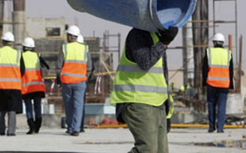 إصدار 137 تصريح عمل للسوريين بقطاعي الإنشاءات والزراعة