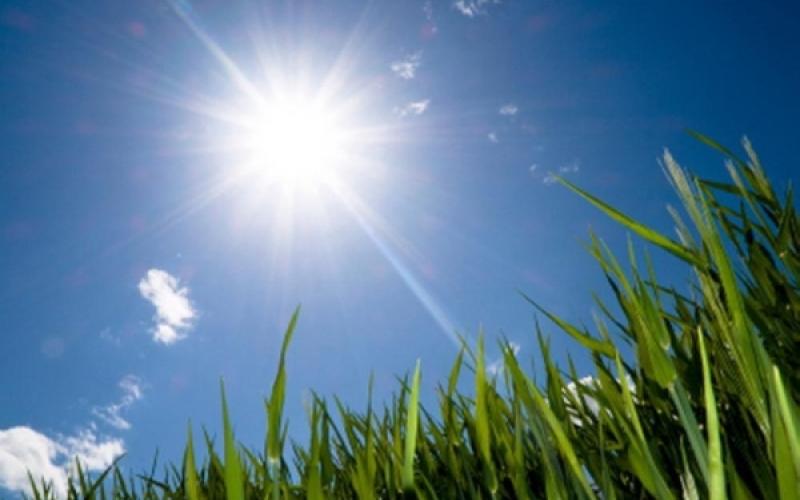 انخفاض طفيف على الحرارة وأجواء صيفية في عمان