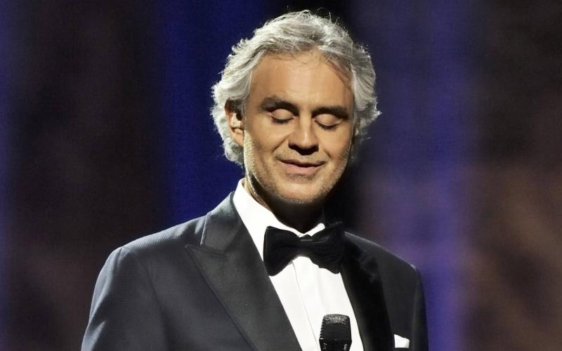 بوتشيلي ينثر ارثه الاوبرالي بساحة الاعمدة في جرش الاثرية