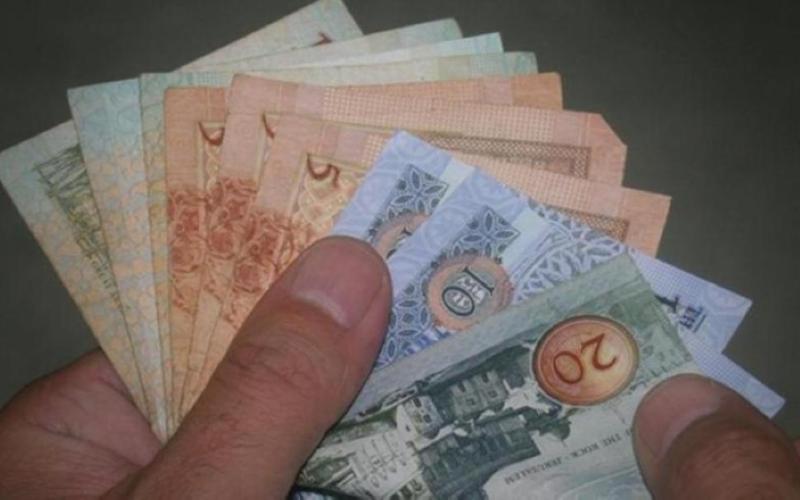 دفعة جديدة من تعويضات وسلف العاملين بالتربية