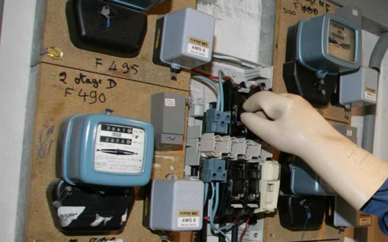 الإفتاء تحرم سرقة الكهرباء والماء