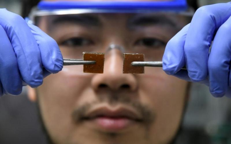 باحث ياباني يبتكر زجاجا يلتحم تلقائيا