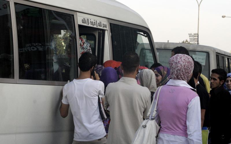 المرأة والمواصلات العامة..قصة معاناة يومية