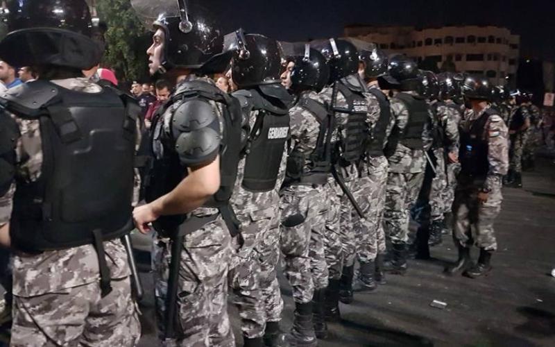 حقوقيون: قرار التوقيف الإداري بحق الشبان الأربعة يناقض الدستور