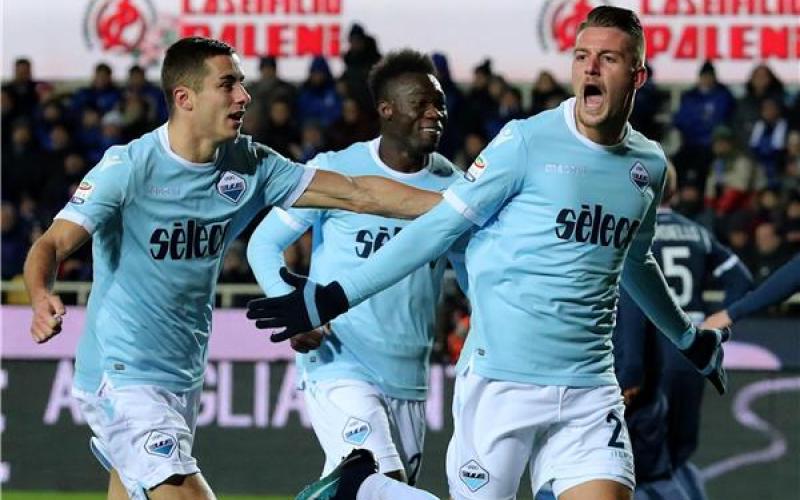 اليونايتد يسعى لتعزيز صفوفه بالانتقالات الصيفية