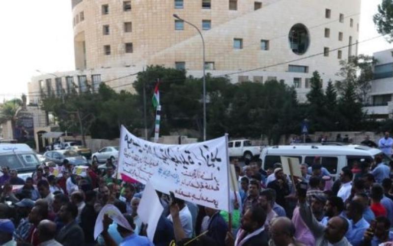موظفو بلديات يبدأون إضرابا مفتوحا عن العمل‎