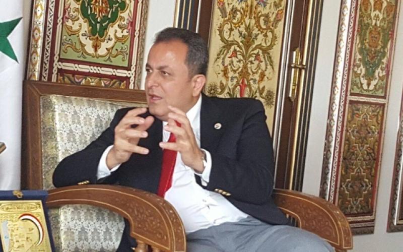 علوش يستغرب منح تسهيلات العمل الأخيرة للسوريين في الأردن