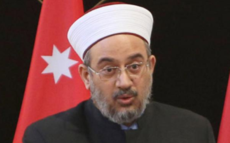 وزير الاوقاف: اسرائيل تلعب بالنار