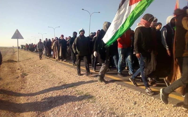 متعطلون عن العمل يسيرون نحو الديوان الملكي من المحافظات