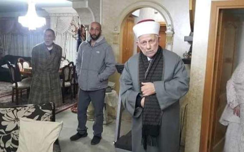 الاحتلال يعتقل رئيس مجلس الأوقاف بالقدس ونائبه ويبعدهما عن الأقصى