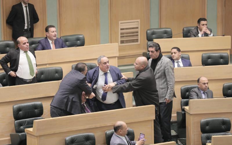 مشادة كلامية بين النواب بسبب مدير التلفزيون السابق