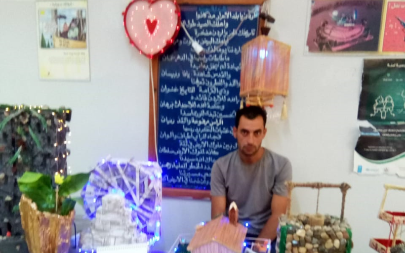 اللجوء يحيي موهبة صناعة المجسمات للاجئ سوري