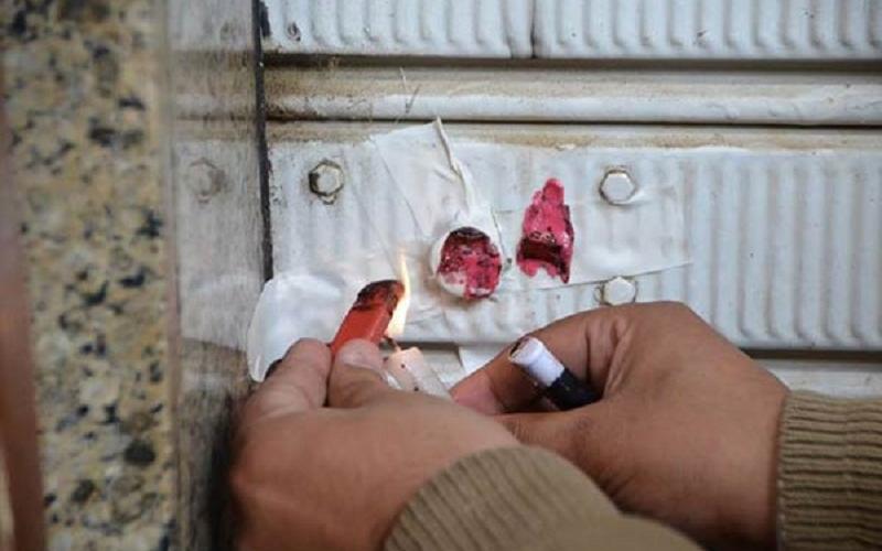 إغلاق منشأة غذائية تتلاعب بتواريخ صلاحية المواد